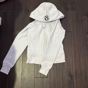 lulu white zip up